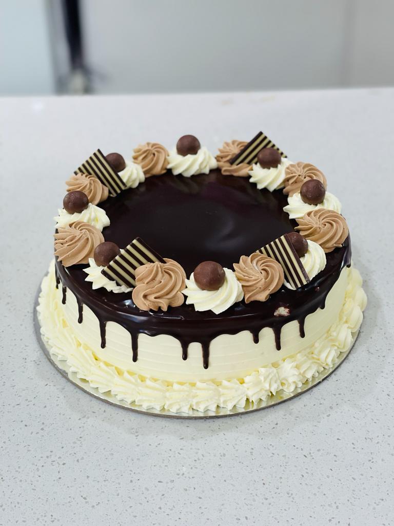 IS12 Choc Vanilla Sponge